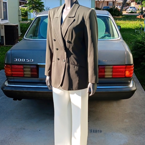 Jacqueline Ferrar Ladies Classic Double Breasted Blazer